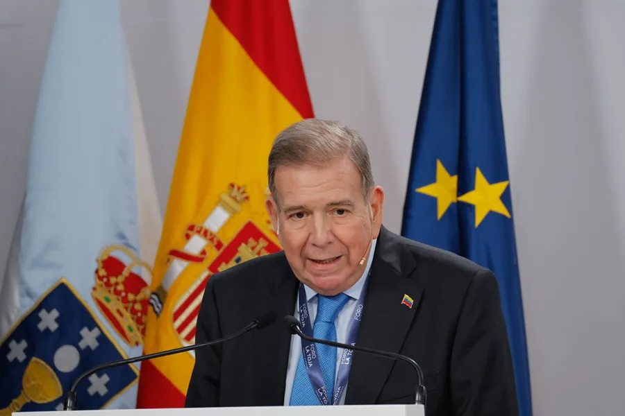 El líder opositor venezolano Edmundo González interviene en el Foro La Toja, este viernes en O Grove. EFE/Lavandeira jr