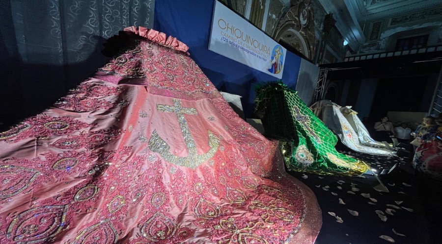 Mantos de Nuestra Señora de Chiquinquirá son bendecidos