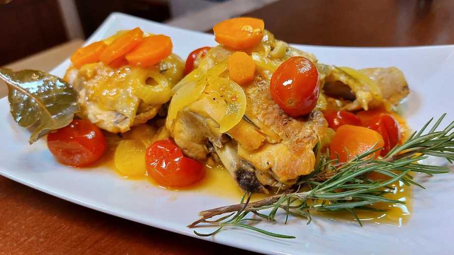 Pollo en escabeche: deliciosa receta para una cena ligera
