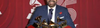 Juan Luis Guerra recibió cuatro galardones, incluyendo el premio a Mejor Álbum del Año por su disco “Radio Güira”.