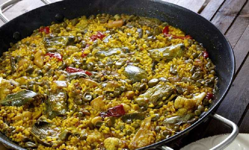 Paella de vegetales al horno: rico plato para el almuerzo