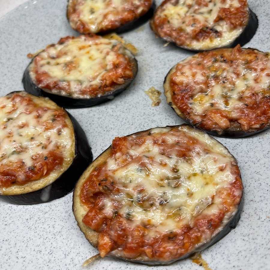 Mini pizzas de berenjena y champiñones: así las puedes preparar