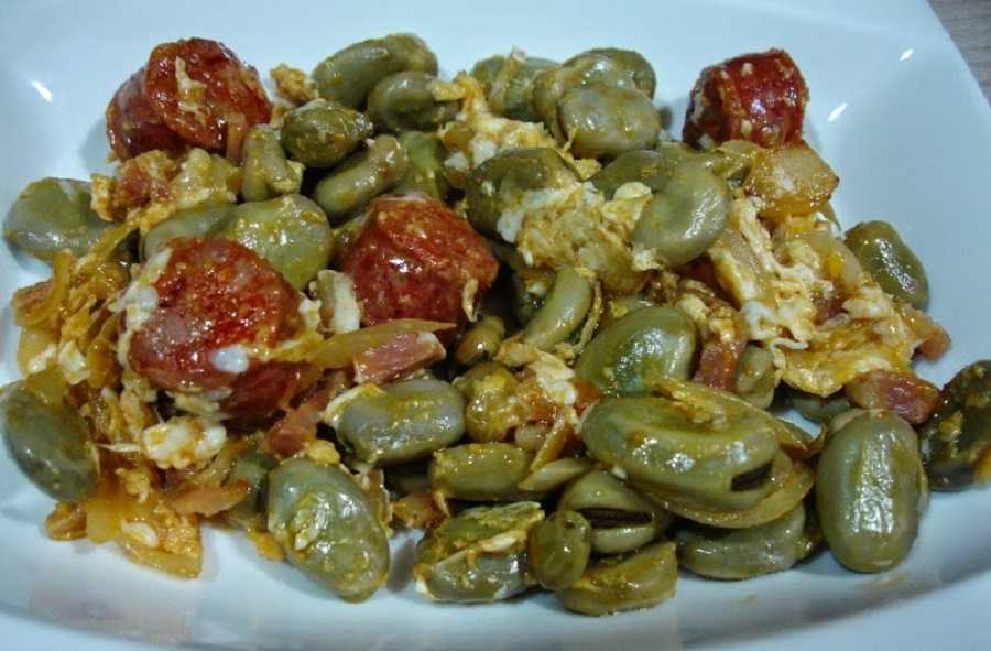 Habas con huevo revuelto: prepara esta sabrosa receta