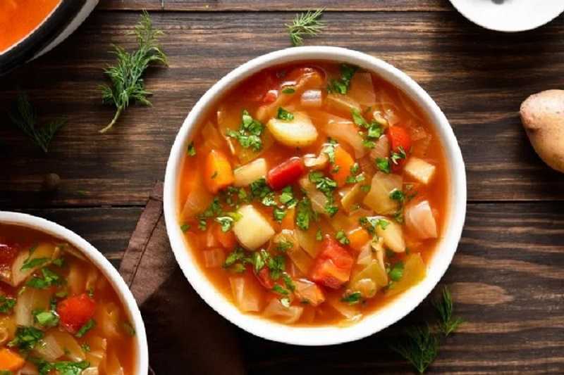 Sopa de carne con verduras: rico plato para una cena