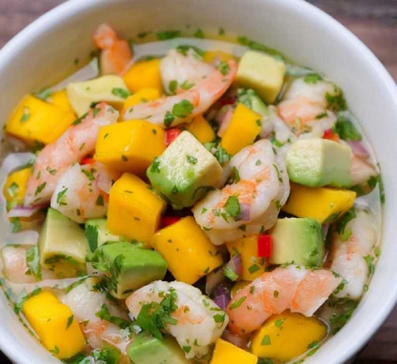 Ceviche tropical de mango y camarones: así la puedes preparar