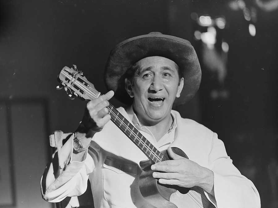Simón Díaz cantando Tonada del Cabrestero