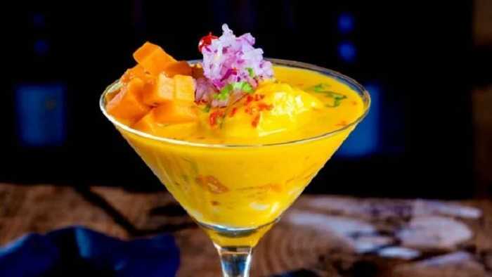 Ceviche tropical de mango y camarones