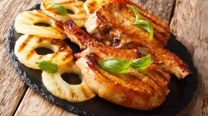 Costillas de cochino en salsa de piña