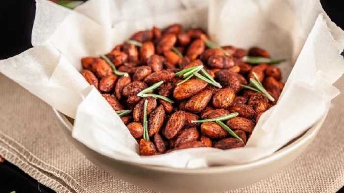 Almendras enchiladas