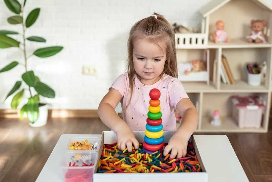 Jean Piaget y el desarrollo cognitivo infantil