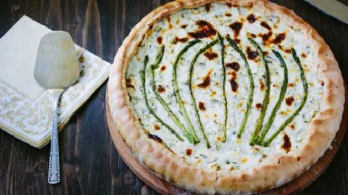Tarta de espárragos verdes y bechamel
