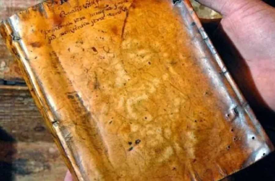 Libros de piel humana (Real)