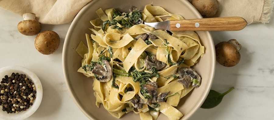 Espagueti con champiñones y espárragos: así se prepara este plato