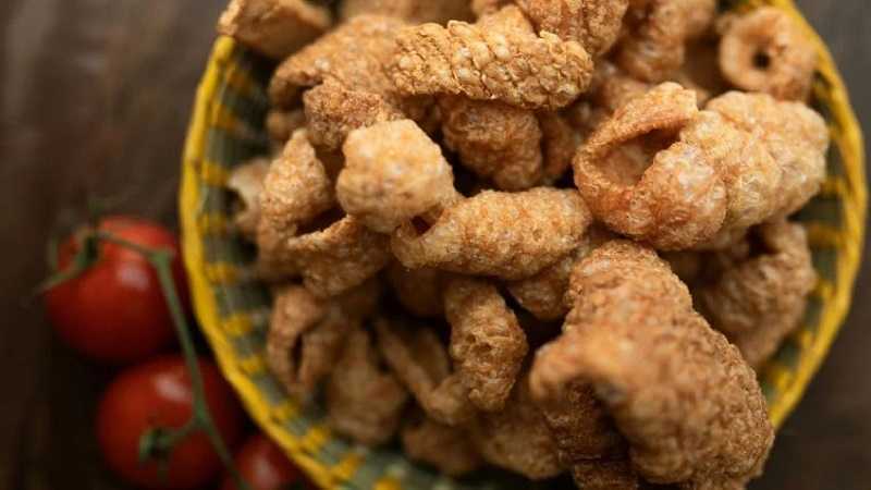 Chicharrón en salsa de chile morita