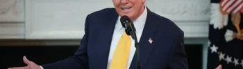El presidente de Estados Unidos, Donald Trump, se dirige a una reunión de gobernadores en la Casa Blanca el 21 de febrero de 2025 en Washington. Win McNamee/Getty Images