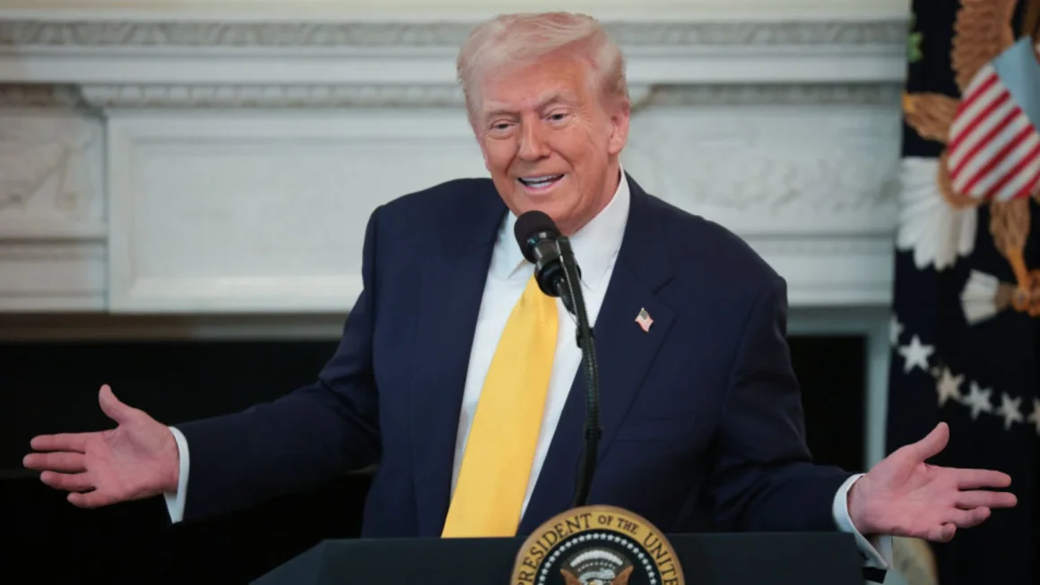 El presidente de Estados Unidos, Donald Trump, se dirige a una reunión de gobernadores en la Casa Blanca el 21 de febrero de 2025 en Washington. Win McNamee/Getty Images