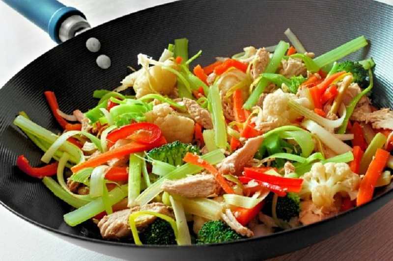 Wok de verduras: sabroso plato para degustar en la cena