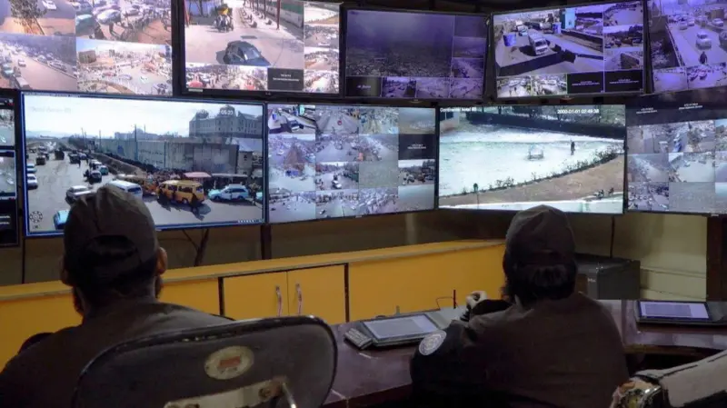 Miles de cámaras vigilan los movimientos de los habitantes de Kabul.