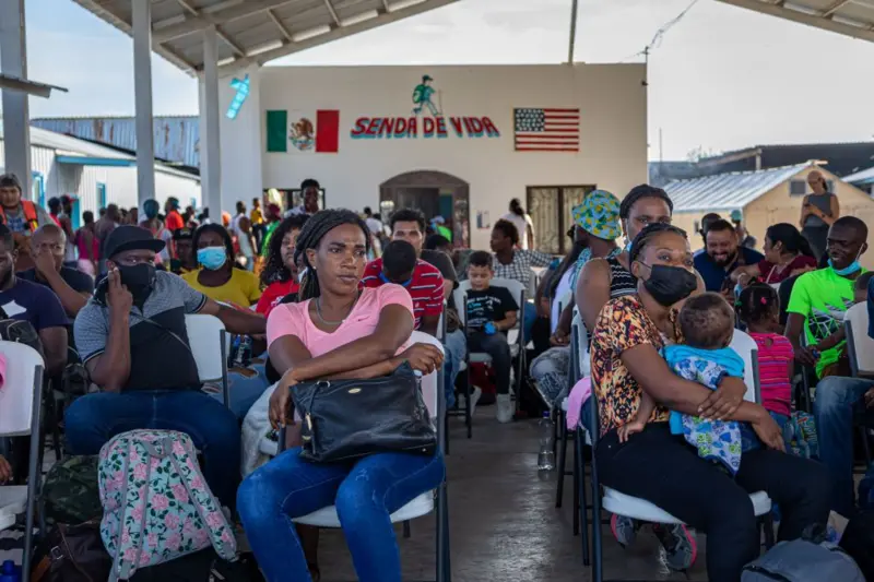 A mediados de 2024, la administración Biden creó un programa para los nacionales de Cuba, Haití, Nicaragua y Venezuela para intentar reducir la inmigración ilegal.