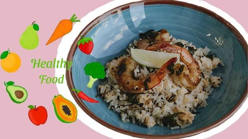 Bol de arroz con aguacate y camarón