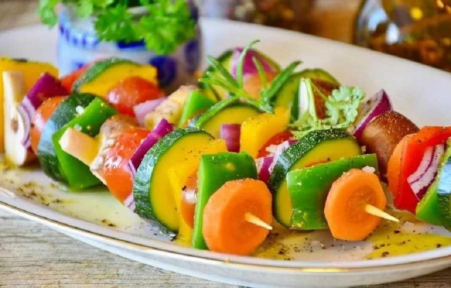 Brochetas de tomate con albahaca: prepara esta rica receta