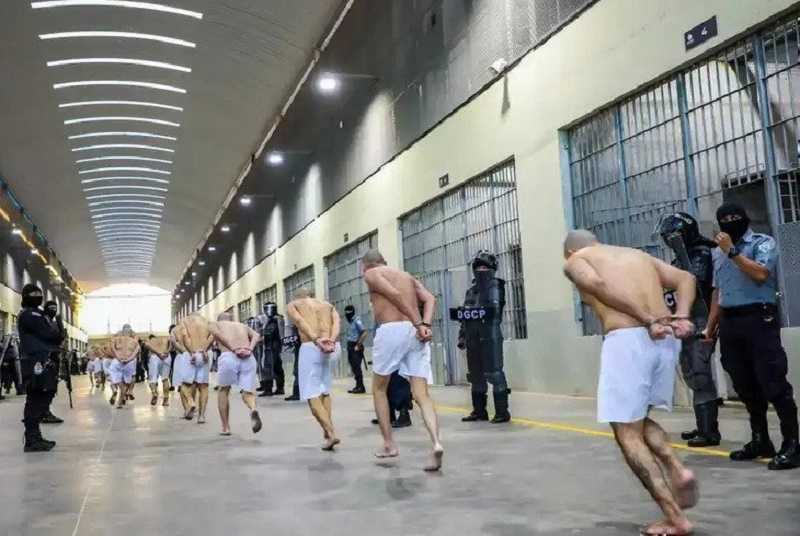 Venezolanos detenidos en el Cecot