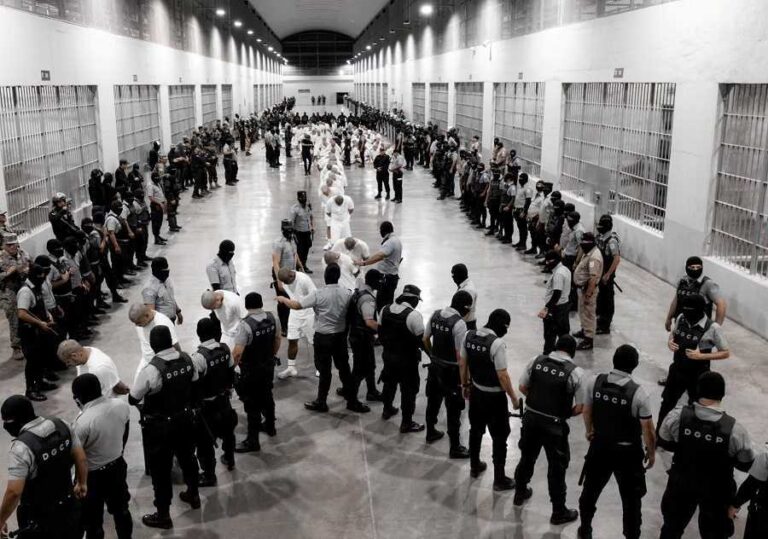 Venezolanos detenidos en el Cecot