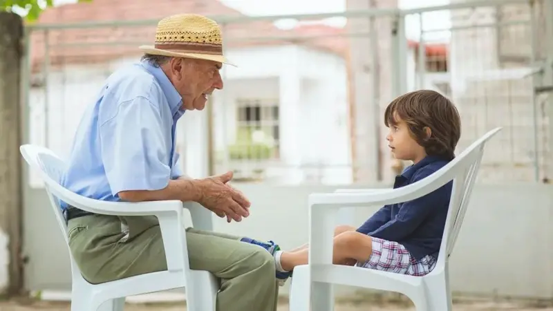 Una puntuación baja en la prueba de sentarse y levantarse se puede utilizar para identificar a personas que podrían estar en riesgo de sufrir peores resultados de salud, como caídas o complicaciones después de una cirugía.