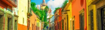 La calle Aldama de San Miguel de Allende, en México, fue nombrada por la revista Architectural Digest como una de las más bonitas del mundo.