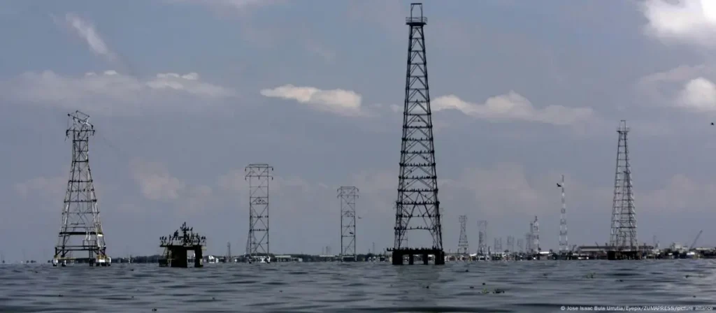 Torres y plataforma de petróleo de la petrolera estatal PDVSA en Maracaibo, Venezuela. (Imagen de arvchivo: 02.04.2022)Imagen: Jose Isaac Bula Urrutia/Eyepix/ZUMAPRESS/picture alliance