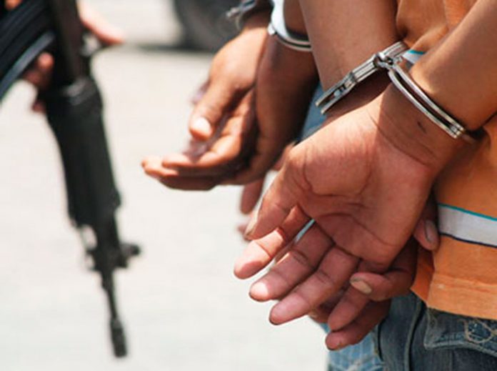 Los delitos que le fueron imputados son: fraude a la herencia, extorsión, hurto de ganado y asociación para delinquir