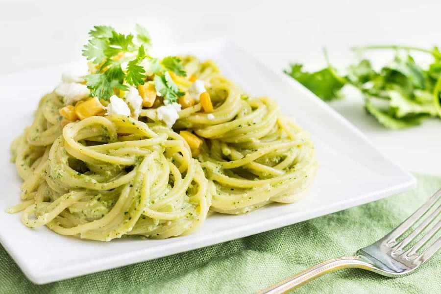 Pasta en crema poblana para sorprender a la familia