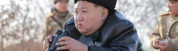 Los medios de propaganda de Pyongyang han mostrado en los últimos meses al gobernante Kim Jong-un supervisando todo tipo de pruebas armamentistas y recorriendo fábricas de armas. (Archivo 26.02.2025)