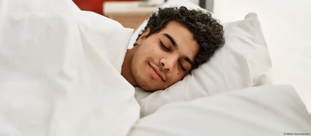 Los investigadores identificaron que la mutación N783Y altera la estructura de la proteína SIK3, clave en la regulación del ciclo de sueño.Imagen: IMAGO/Depositphotos