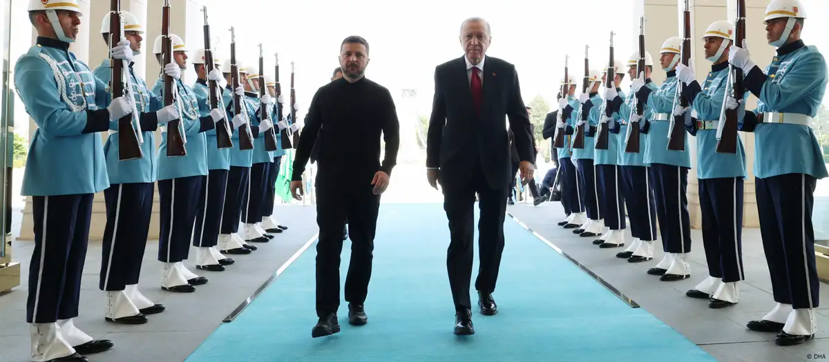 El mandatario turco Recep Tayyip Erdogan recibió en Ankara a su homólogo de Ucrania, Volodimir Zelenski, mientras se esperaba el inicio de conversaciones entre rusos y ucranianos en Estambaul.