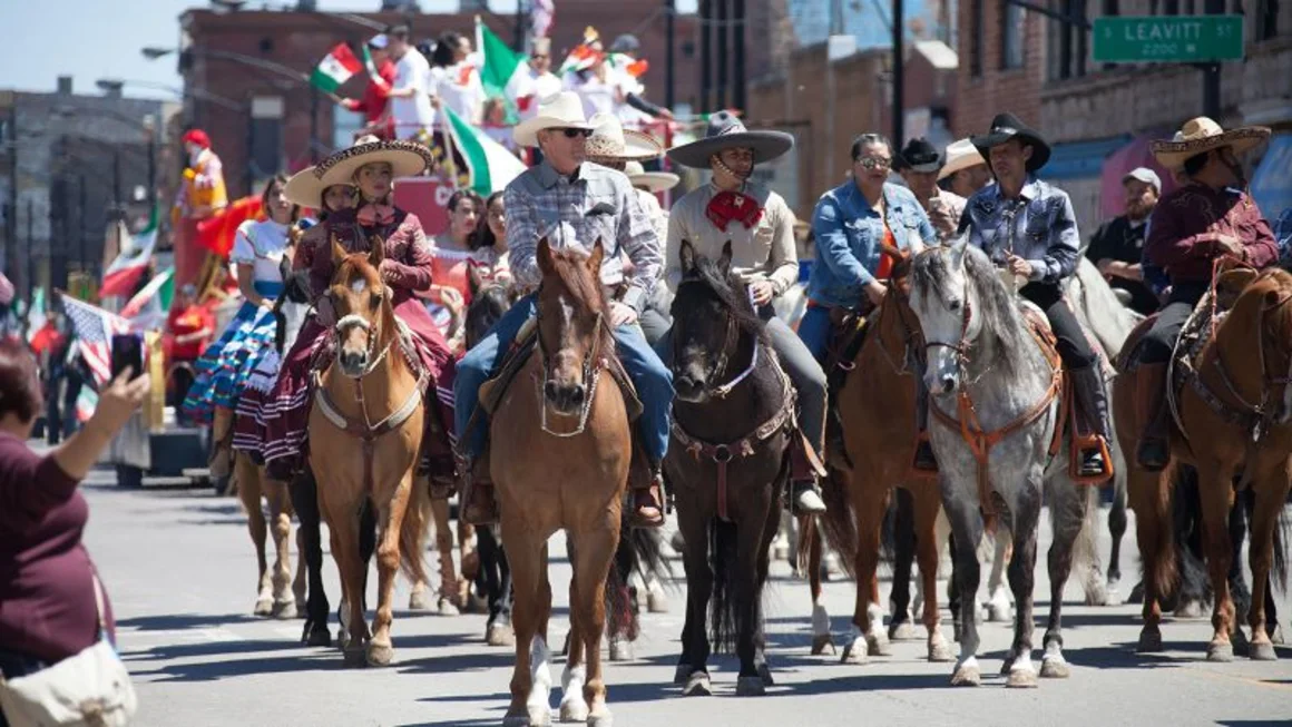 Chicago celebra el Cinco de Mayo con un desfile y un festival desde hace 45 años. Roberto Galán/Alamy Stock Photo