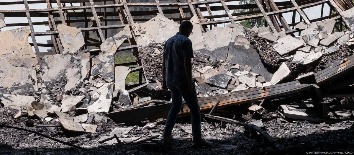 La sede de la televisión estatal de Irán, IRINN, destruida por los ataques aéreos israelíes en Teherán. (Imagen de archivo: 19.06.2025)Imagen: Morteza Nikoubazl/NurPhoto/IMAGO