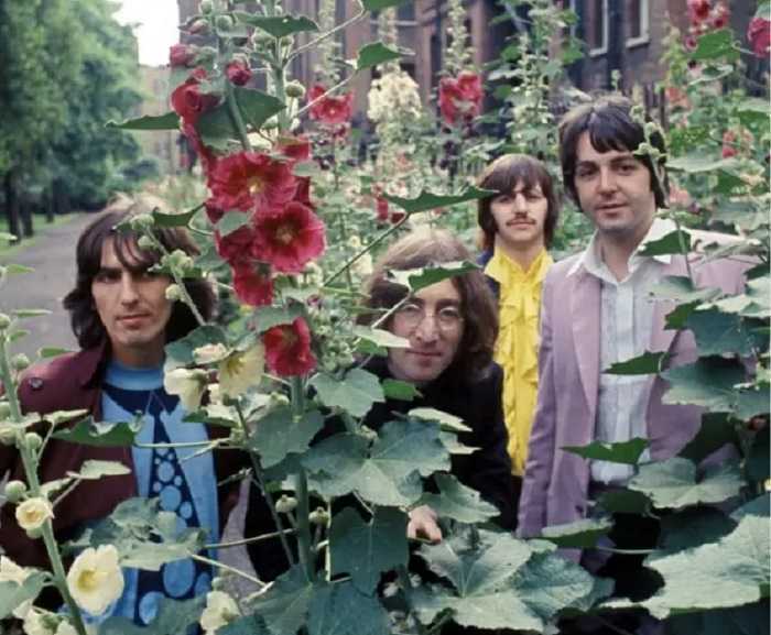 El día que Los Beatles pidieron ayuda