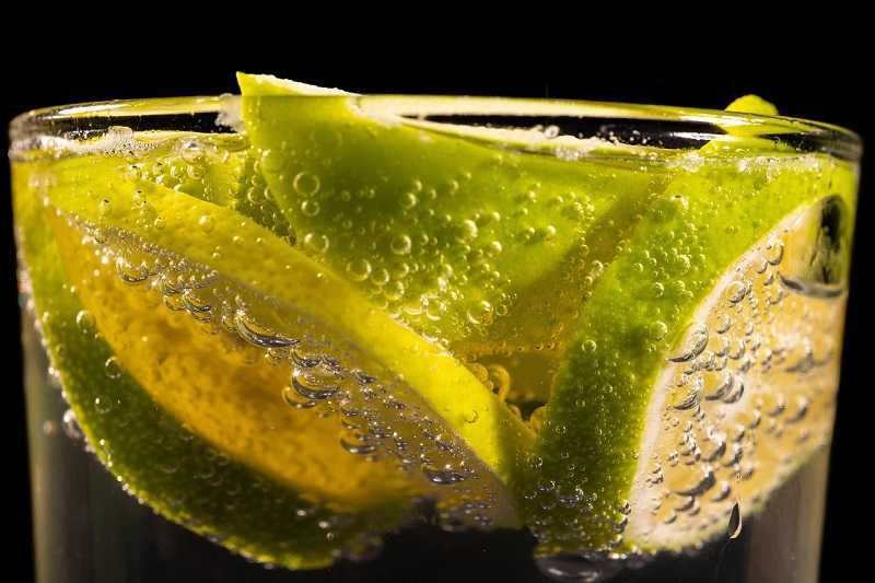 Agua con limón