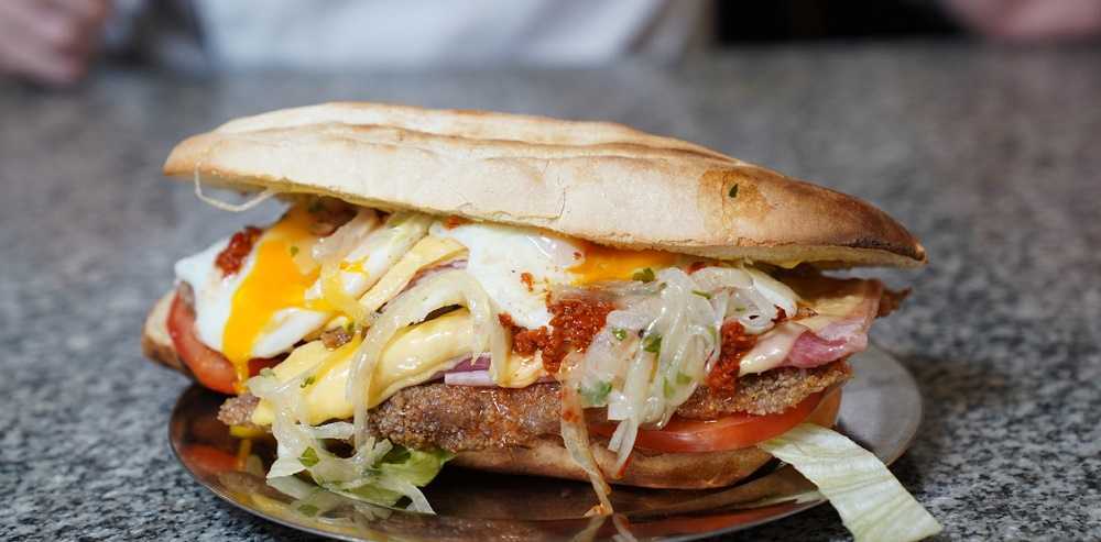 Sándwich de milanesa: un símbolo de la comida casera