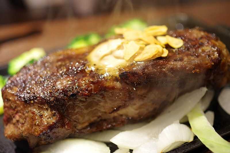Bistec encebollado