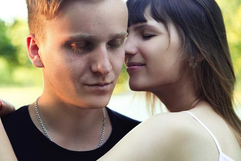 Amor virtual: ¿Qué tan peligrosas son las relaciones con IA?
