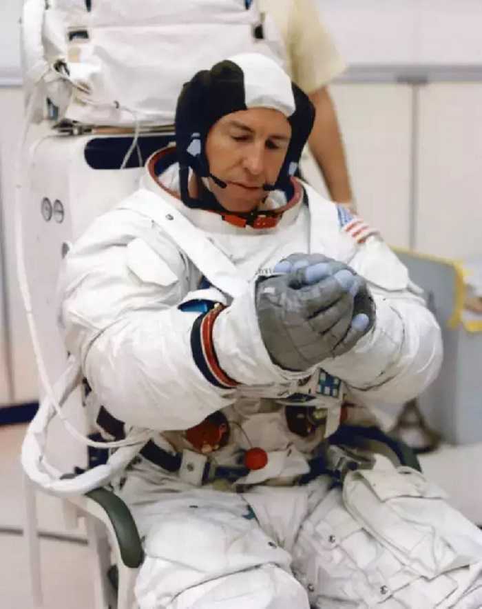 Jim Lovell