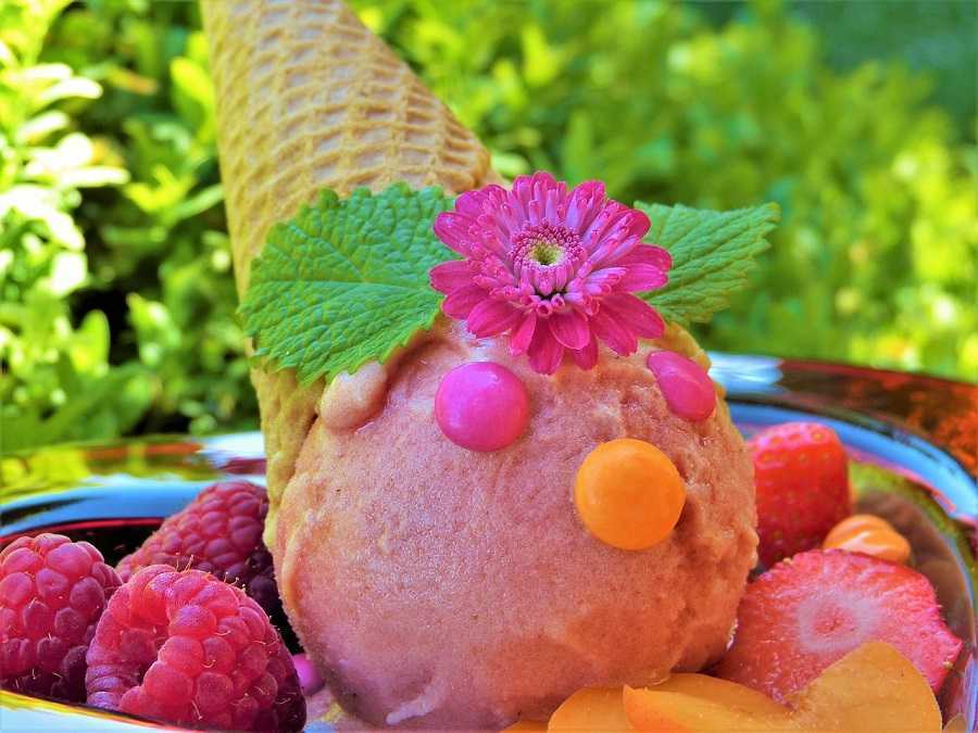 Helado casero de fresa con yogur