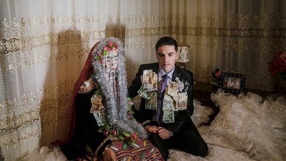 Novias de invierno en Bulgaria: La ceremonia nupcial de pomacos