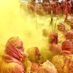 Las viudas de la India celebran el color